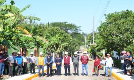 Citlaltépetl: Entrega de guarniciones y banquetas en “La Calabaza”