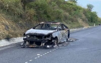Incendio vehicular sobre la Carretera Federal Tuxpan-Tampico