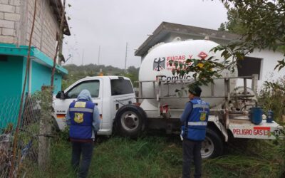 Pipa de gas se queda sin frenos y choca contra una casa en Tempoal