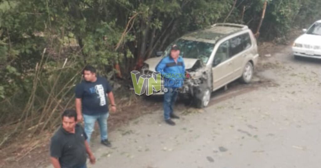 Choque en la carretera Álamo-Llano de Enmedio deja solo daños materiales (1)