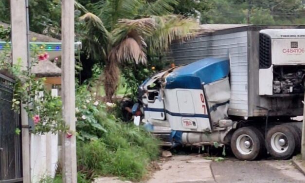 Accidente vial en Pueblo Viejo: Conductor evita un desastre mayor
