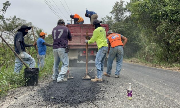 Realizan trabajos de bacheo en el tramo Castillo de Teayo-Tihuatlán