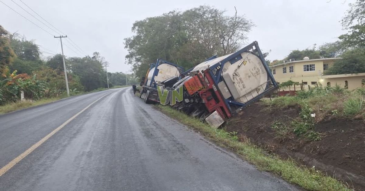 Álamo: Volcadura de tráiler en Alazán genera alerta en carretera Álamo-Cerro Azul