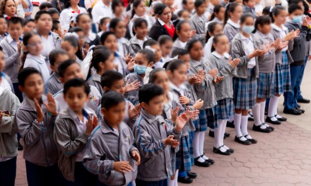 Escuela Primaria Ejercito Nacional participa en Lunes Cívico realizado por el gobierno de Tuxpan