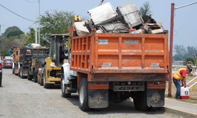 Tuxpan: Acciones de limpieza en La Mata para prevenir el dengue y otras enfermedades transmitidas por vector