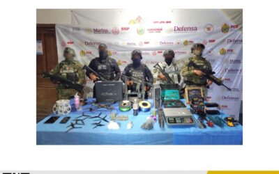 Aseguran material explosivo y equipo tecnológico en cateo conjunto en Papantla