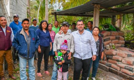 Gobierno de Tuxpan entrega apoyos a comunidades de Los Kilómetros y Juan Zumaya
