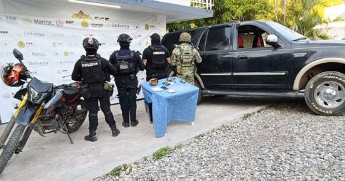 Aseguran Vehículos y Drogas en Cateo en Papantla