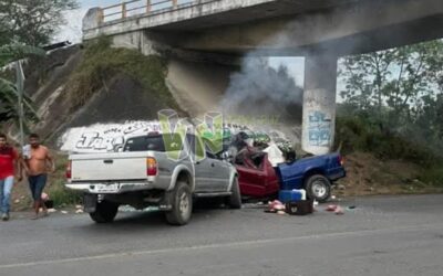 Álamo: Daños materiales y tres lesionados es el saldo de aparatoso choque a la salida de Chapopote