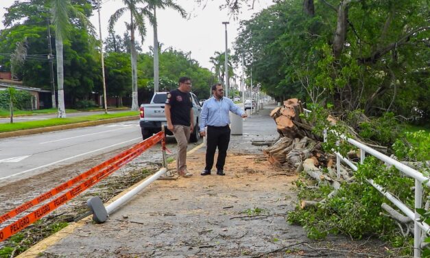 Alcalde de Tuxpan realizó un recorrido con PC, para atender afectaciones menores provocados por las lluvias