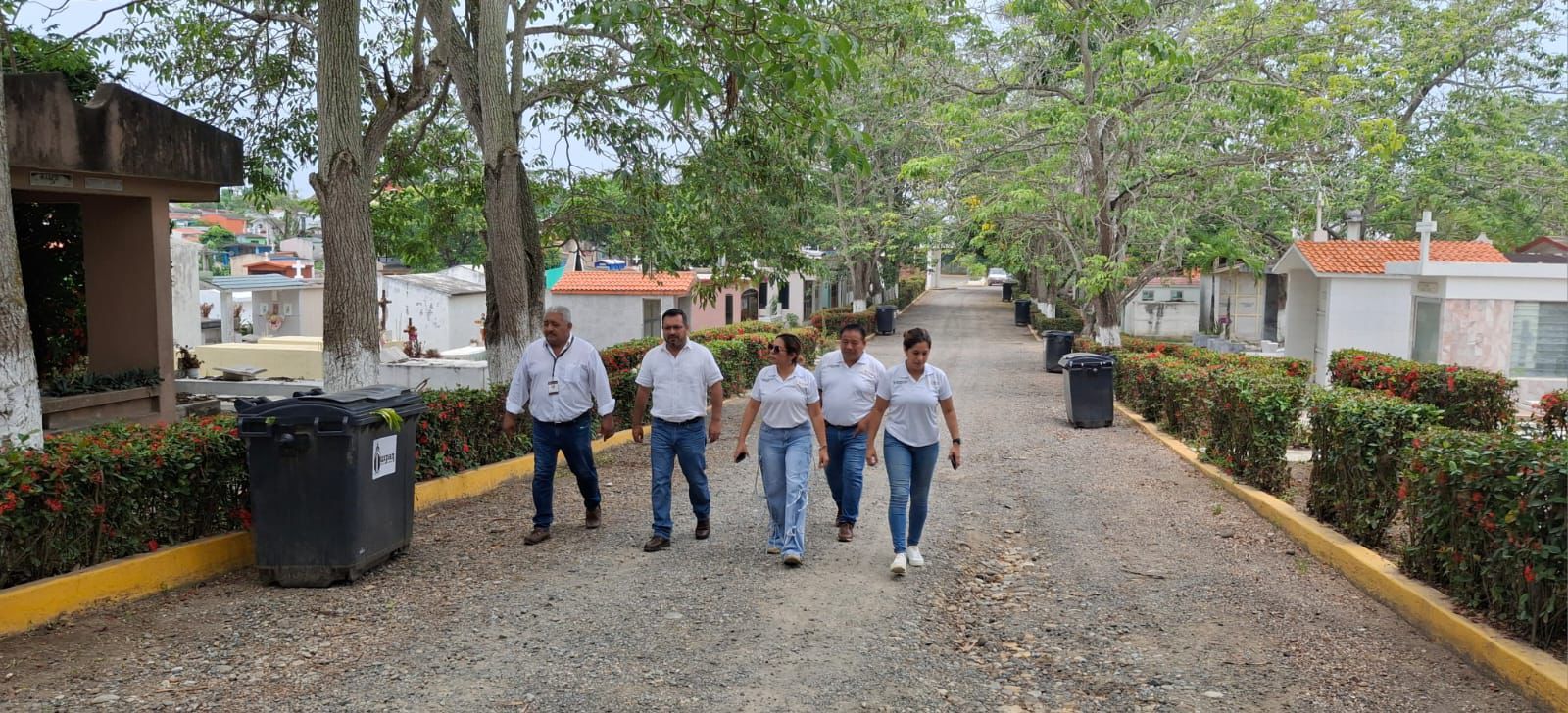 Panteón Jardín de Tuxpan: Limpio y listo para recibir visitantes