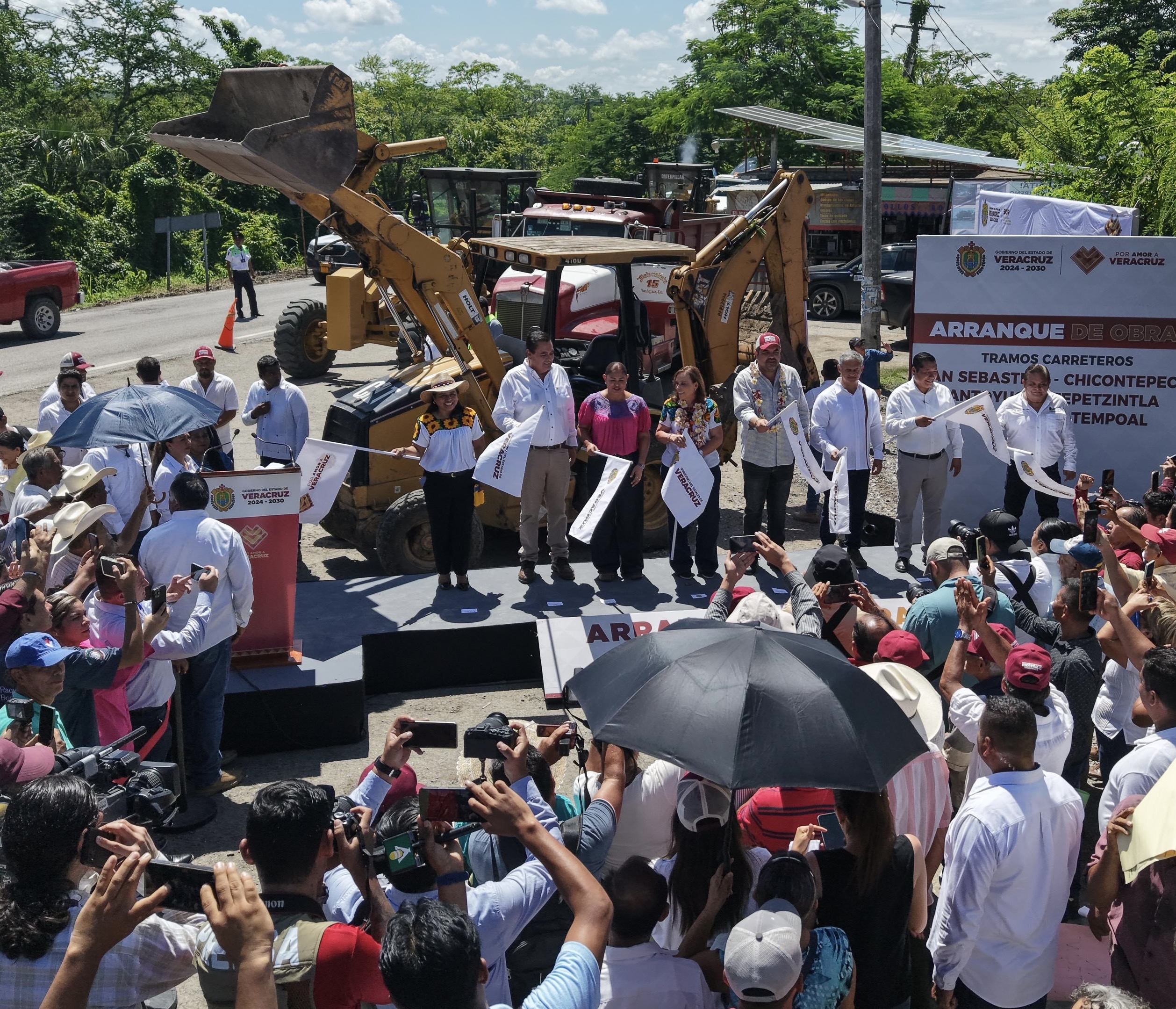Tantoyuca: Banderazo de inicio a la modernización y mantenimiento de más de 100 km de carreteras