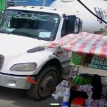 Álamo: Pipa de gas casi atropella a vendedora ambulante