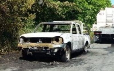 Se incendia camioneta en la carretera Chote-María de la Torre