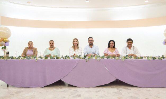 El alcalde Dr. Jesús Fomperoza Torres apadrina graduación de niñas y niños de CAIC del DIF Tuxpan