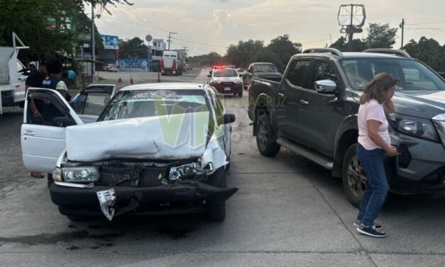 Tsuru provoca choque en Álamo: dos mujeres resultan lesionadas