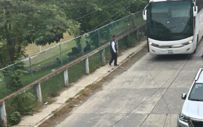 Aseguran autobús de pasajeros tras dañar cableado y darse a la fuga en Tantoyuca