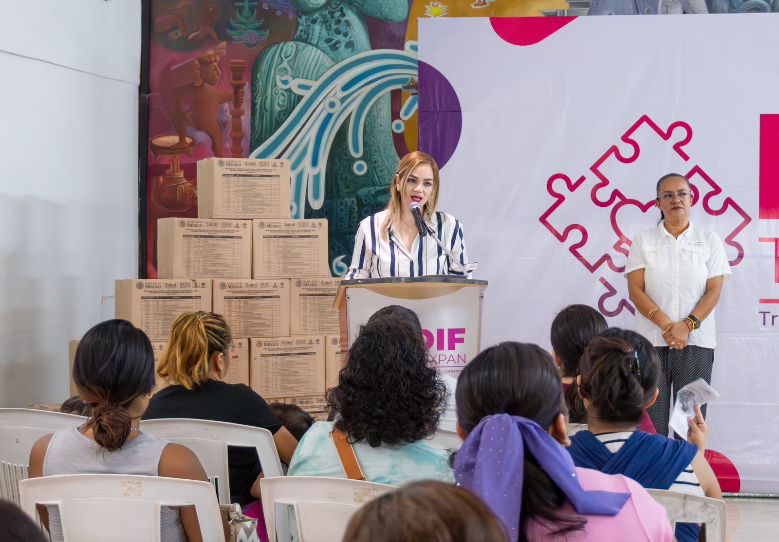 DIF Tuxpan entrega apoyos alimenticios del programa Mil Días
