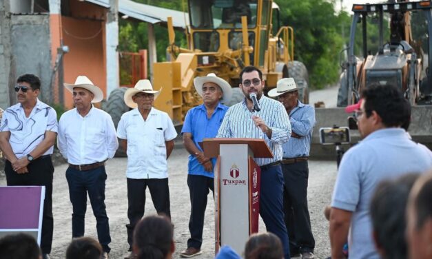Ayuntamiento de Tuxpan puso en marcha en Tampiquillo la obra de construcción de la carretera tipo D, con concreto asfáltico
