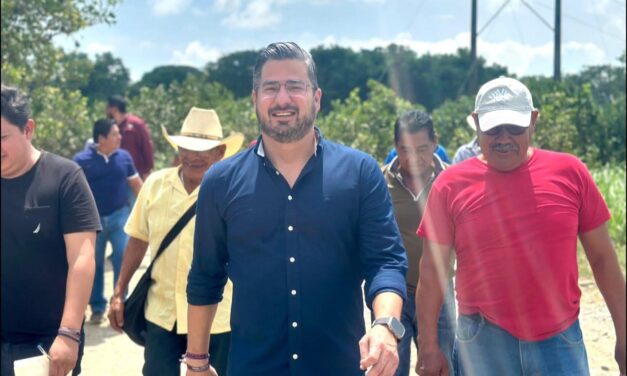 Daniel Cortina recorre Tampiquillo y Zapotalillo; compromete obras y apoyos escolares