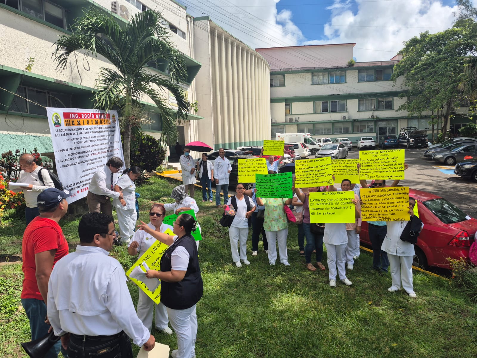 Trabajadores del Sector de Salud exigen al gobierno del estado cumplir acuerdos laborales