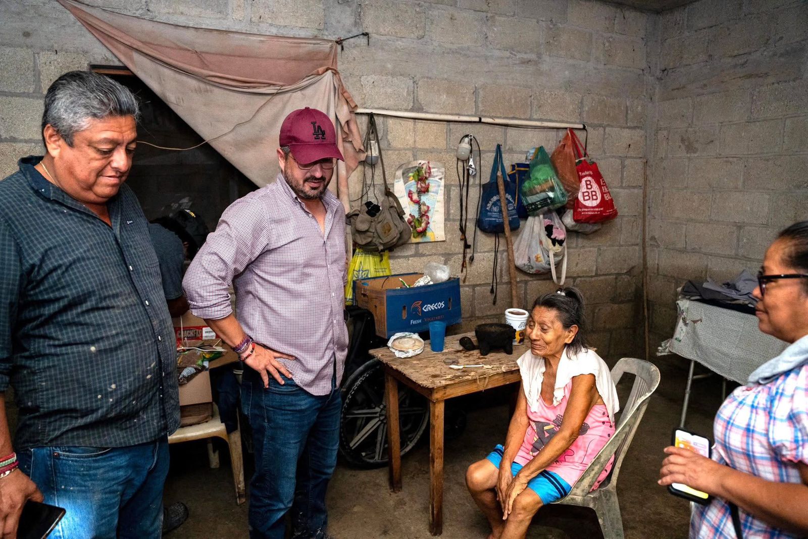 Sin descanso por la gente: Daniel Cortina continúa apoyando a familias damnificadas en Tuxpan