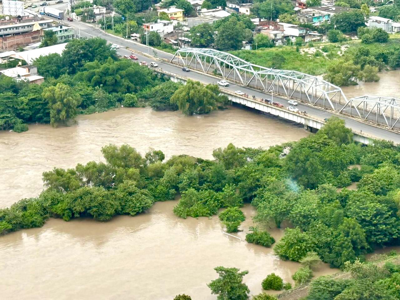 Gobernadora supervisa afectaciones por lluvias