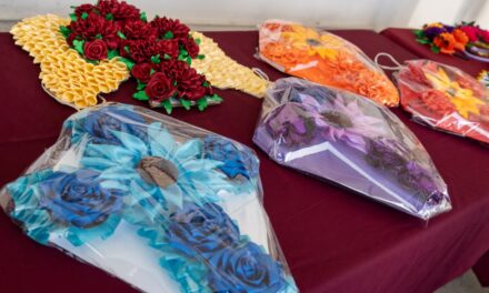 Jornadas Multidisciplinarias: Exitosa expo-venta de artículos elaborados con listón y cartón