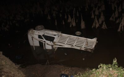 Camioneta cae a un estanque en Tantoyuca: tres personas perdieron la vida y ocho resultaron lesionadas