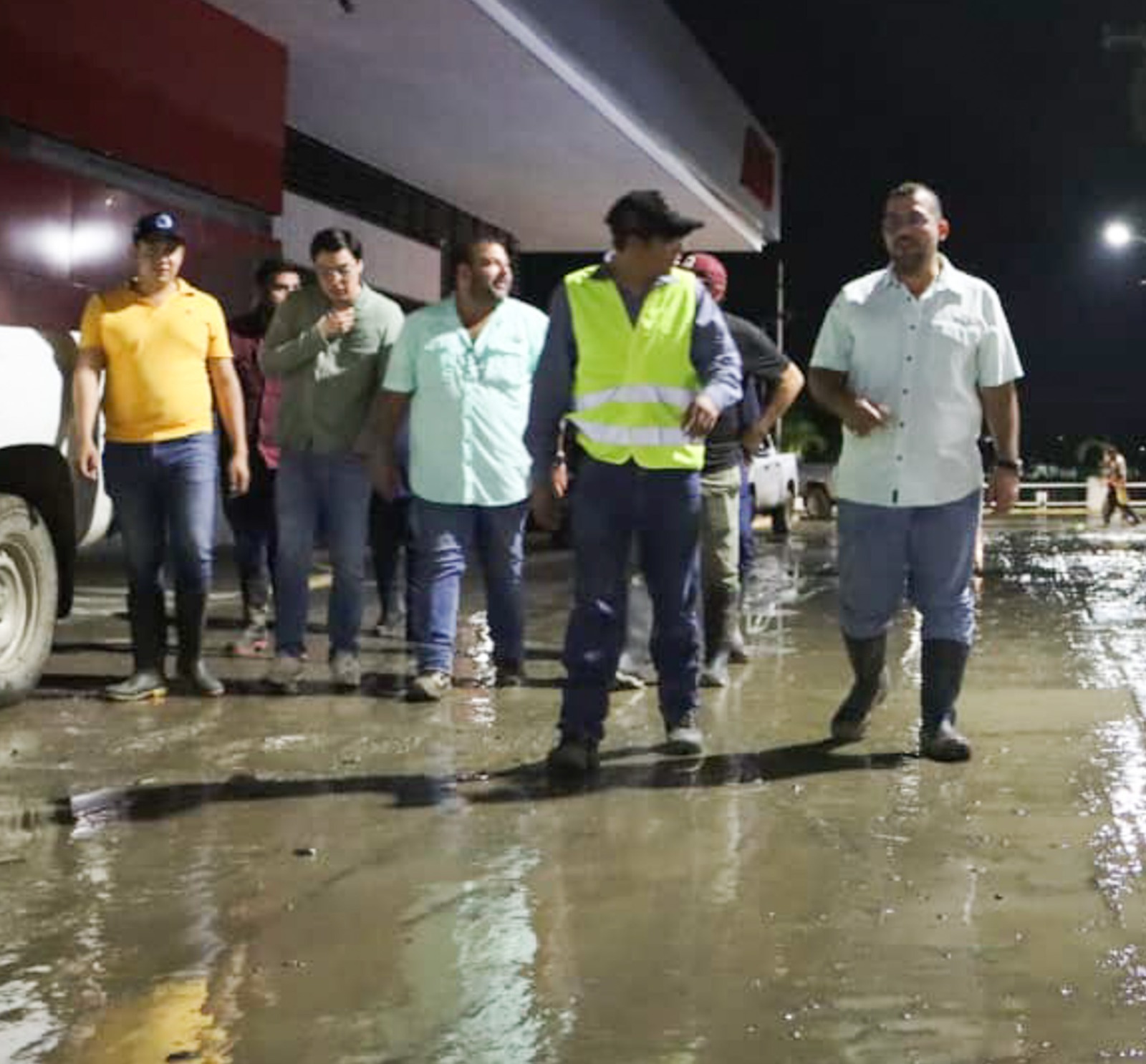 Ayuntamiento pone en marcha la limpieza y saneamiento del bulevar y calles de la zona centro, para una inmediata recuperación.