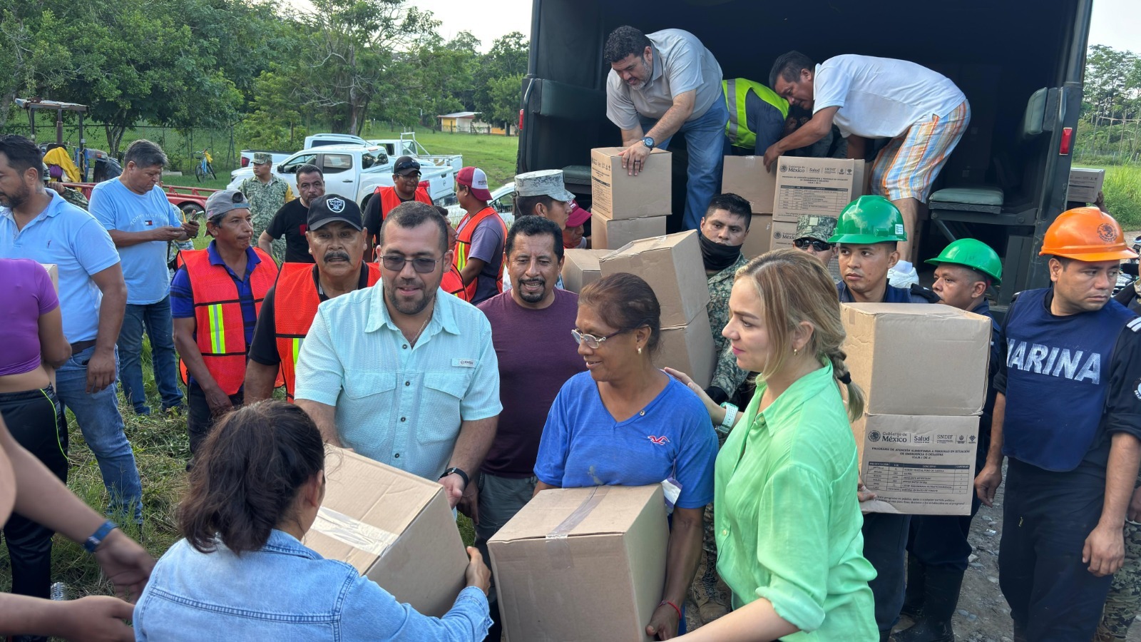Familias damnificadas de Juana Moza recibieron paquetes alimenticios del Ayuntamiento y DIF Tuxpan