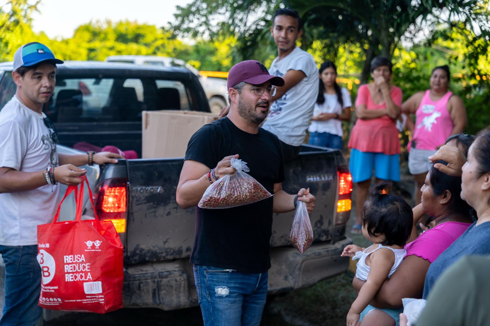 A paso firme siguen las brigadas de apoyo a familias damnificadas impulsadas por Daniel Cortina