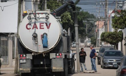 SIOP y CAEV refuerzan operativo para restablecer el drenaje en Poza Rica