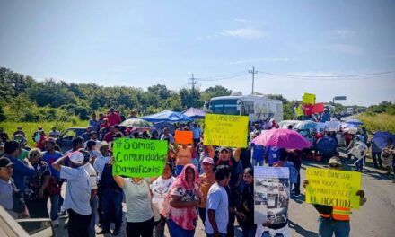 Bloquean Carretera Tempoal-Pánuco: comunidades exigen censo de Bienestar
