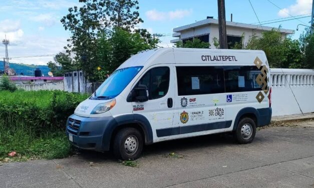Vecinos de Naranjos denuncian que una ambulancia de Citlaltépetl lleva medio año abandonada