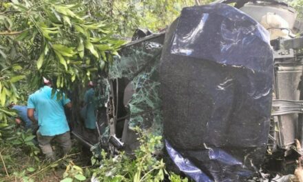 Fuerte accidente vial sobre el tramo carretero Tlachiquile-Ixhuatlán de Madero