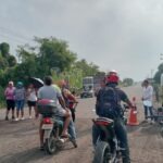 Bloqueo en el tramo carretero Chapopote-Puerta Siete: inconformes exigen pago de gastos médicos por accidente