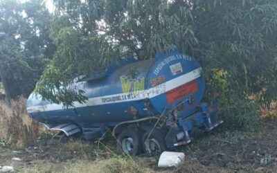 Pipa de tráiler se desprende en la carretera Álamo-Tihuatlán