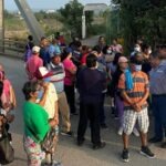 Damnificados bloquean el Puente Cazones 1 y Bis en Poza Rica: Exigen pago pendiente