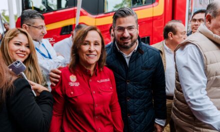 CORTINA ASISTE A ENTREGA DE EQUIPOS PARA TUXPAN