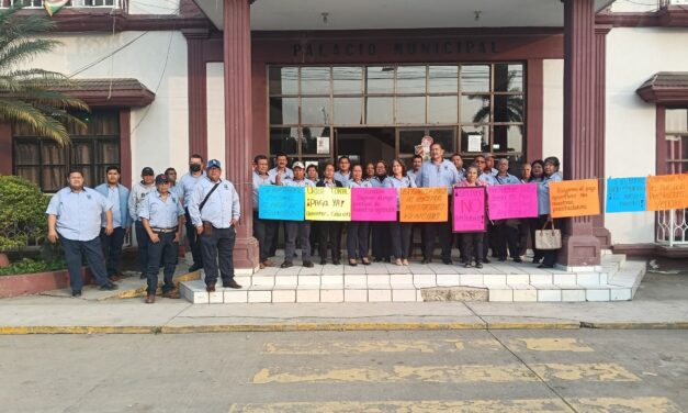 Paro de labores en el Ayuntamiento de Cazones por falta de pagos