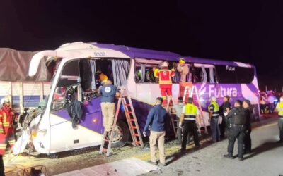 Autobús con destino a Poza Rica colisionó en la Victoria–Monterrey