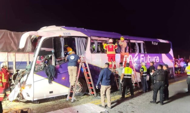 Autobús con destino a Poza Rica colisionó en la Victoria–Monterrey