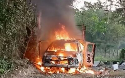 Se incendia camioneta en Chicontepec