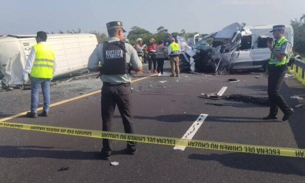 Tragedia en la Cardel–Poza Rica: choque frontal deja dos muertos y quince heridos